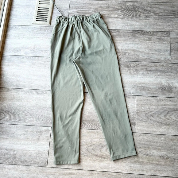 NWT Core by Carre Noir Stretch Cropped  Pants in Sage Green - Picture 9 of 10